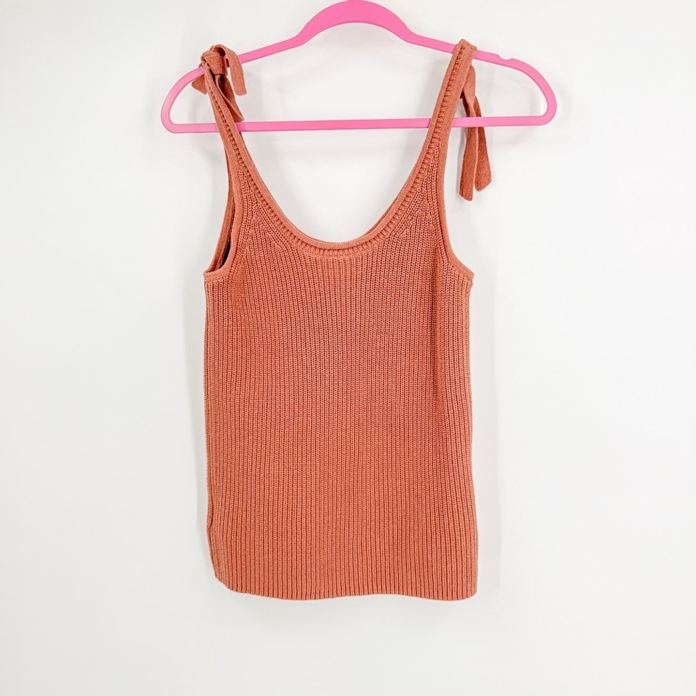 GAP V-Neck Orange Sweater with Cozy Ribbed Texture